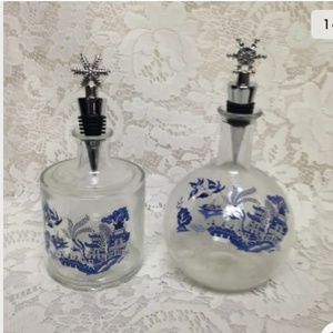 Blue Willow Oil and Vinegar Set 7in x 5in; 8in x 4.5in
